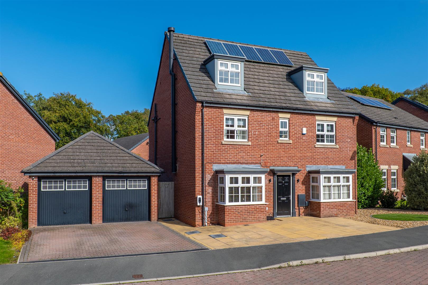 5 bed property in Prestwick Close, Chorley